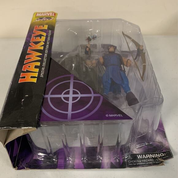 Diamond Select Toys Marvel Classic Hawkeye Action Figure - Picture 6 of 8